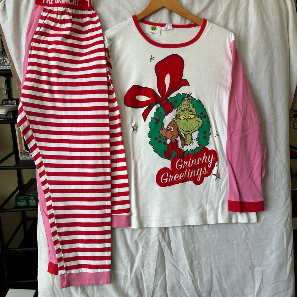 Grinch Greetings Women's Pajama Set - Pink and Red